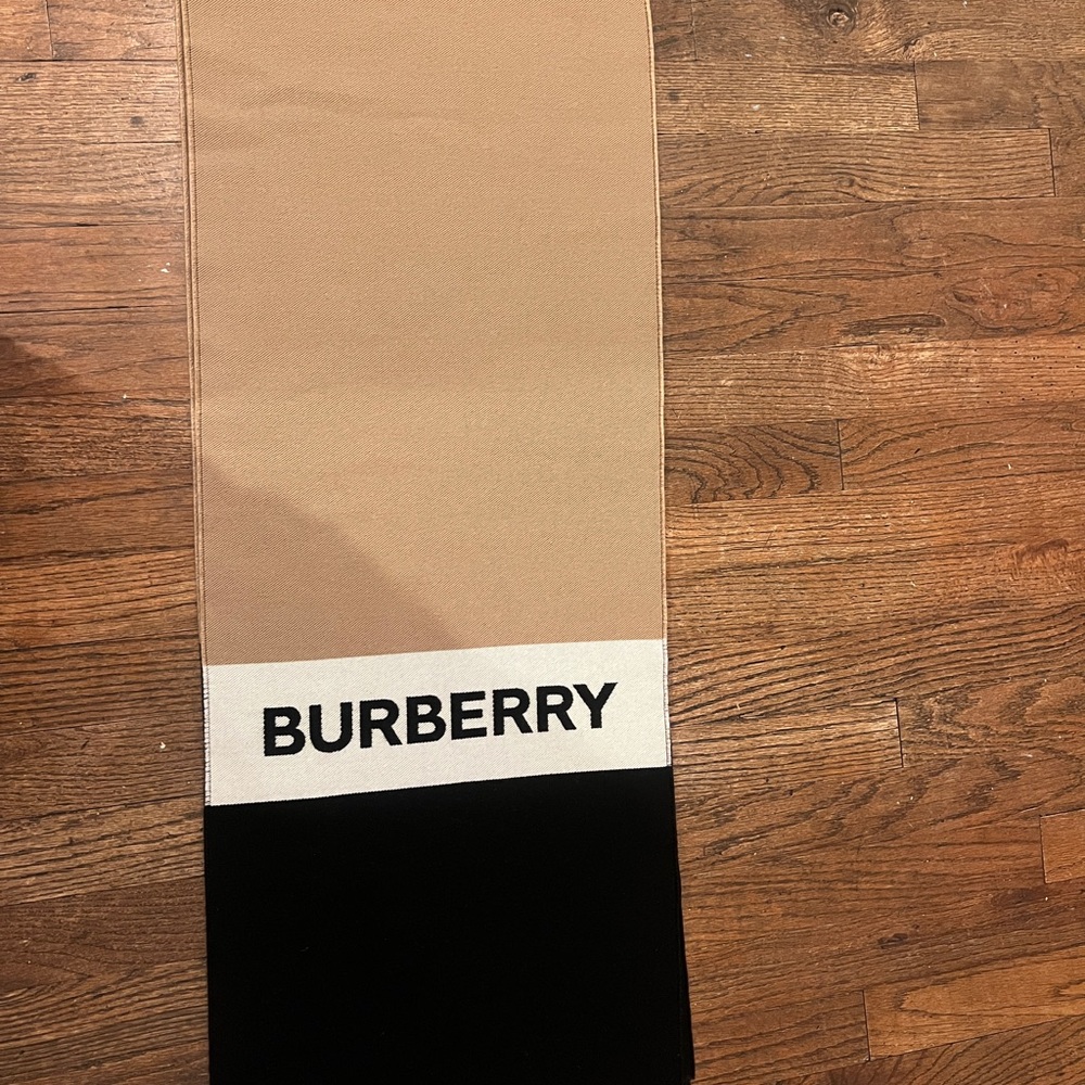 Burberry Beige and Black Logo Scarf - Picture 5 of 5